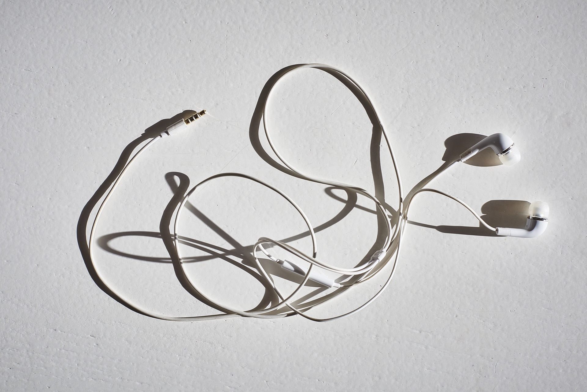 Cuffie e auricolari possono danneggiare l’udito?
