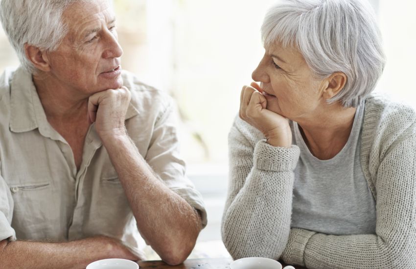 Perdere l’udito con l’età: presbiacusia, perché accade?